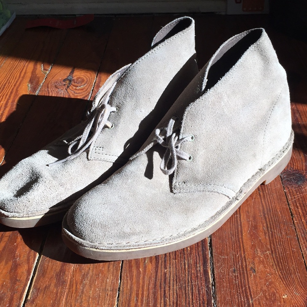 Clark desert boots in grey suede